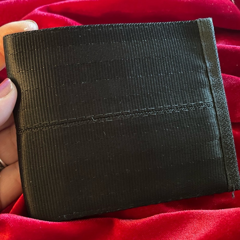 Harvey’s Seatbelt Wallet - Black Classic